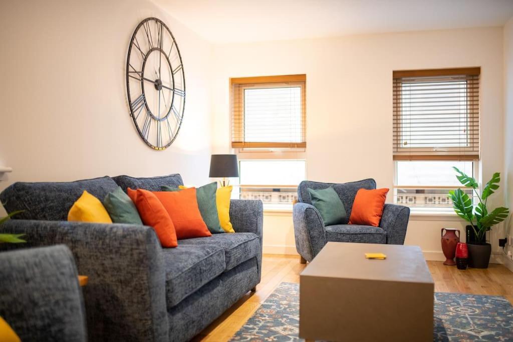 Modern City Centre Apartment In 인버네스 외부 사진