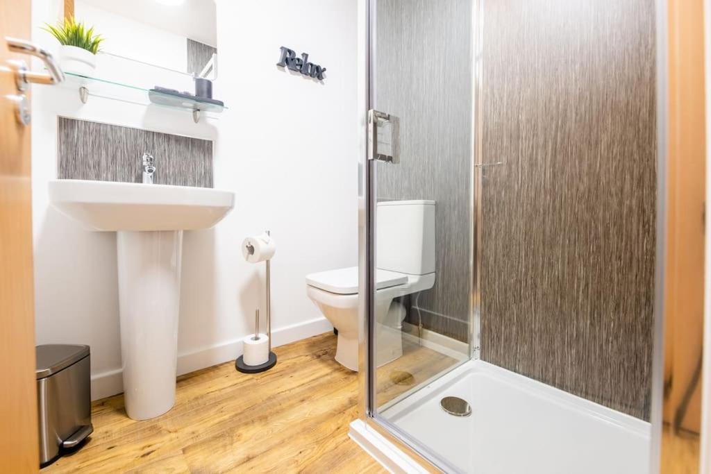 Modern City Centre Apartment In 인버네스 외부 사진
