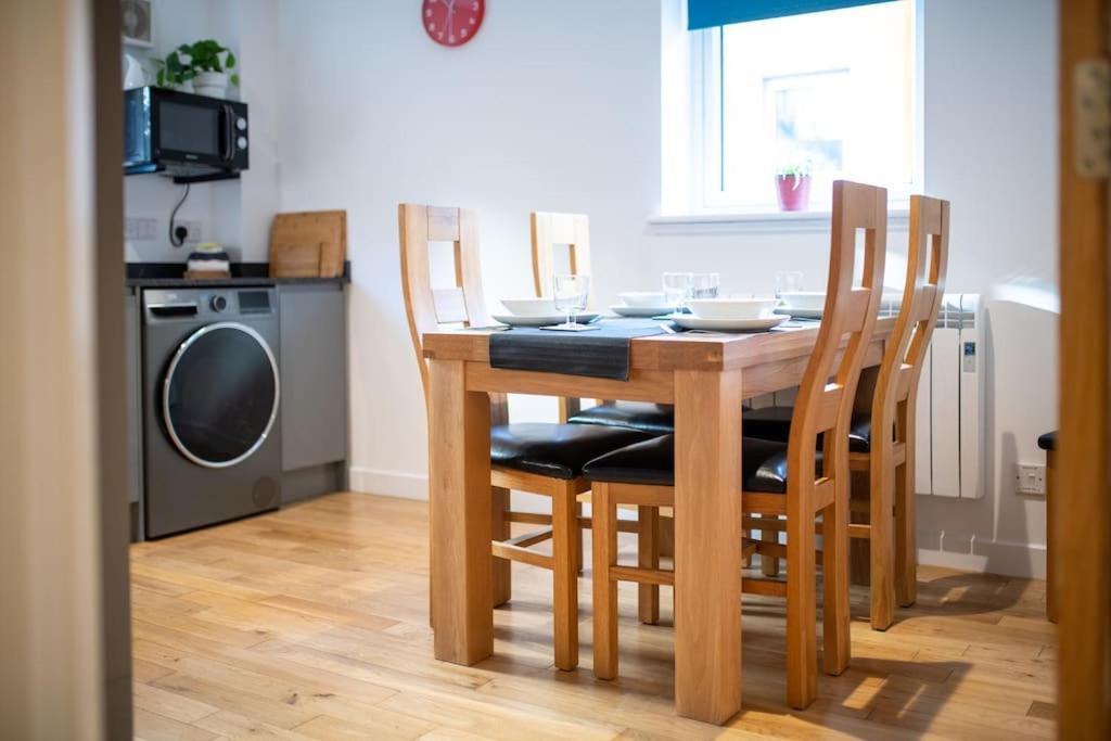 Modern City Centre Apartment In 인버네스 외부 사진