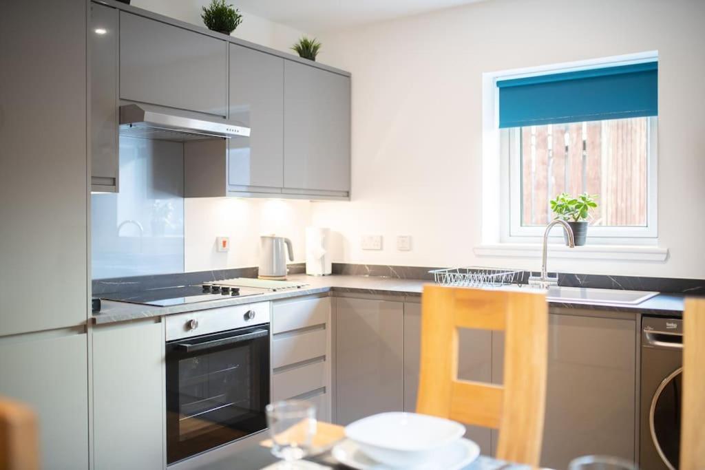 Modern City Centre Apartment In 인버네스 외부 사진