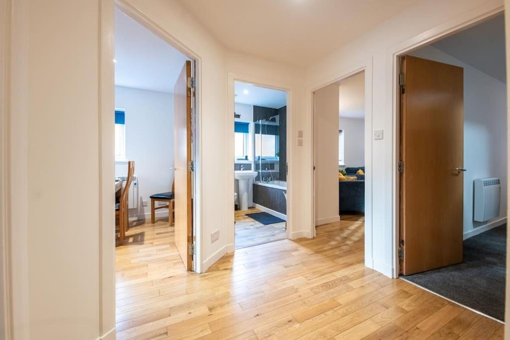 Modern City Centre Apartment In 인버네스 외부 사진